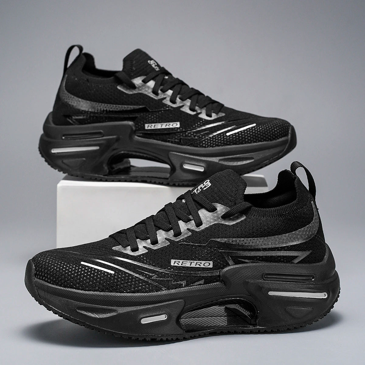 Unisex Sports Shoes Trendy Breathable Mesh Soft Sole Shock-Absorbing Wear-Resistant Professional Running Shoes for Teenagers and Men