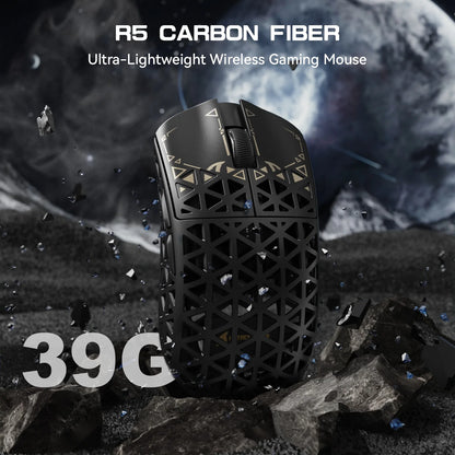 Mouse de gaming wireless ATTACK SHARK R5 Ultra 8K din fibră de carbon, cu senzor 42000 DPI-PAW3950 MAX - ultra-ușor, 39g, pentru Win/Mac