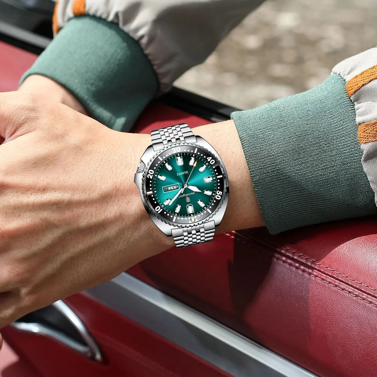 POEDAGAR luxury men’s watch, business style, with date and day of the week, water-resistant and luminous, made of stainless steel and powered by a quartz movement.