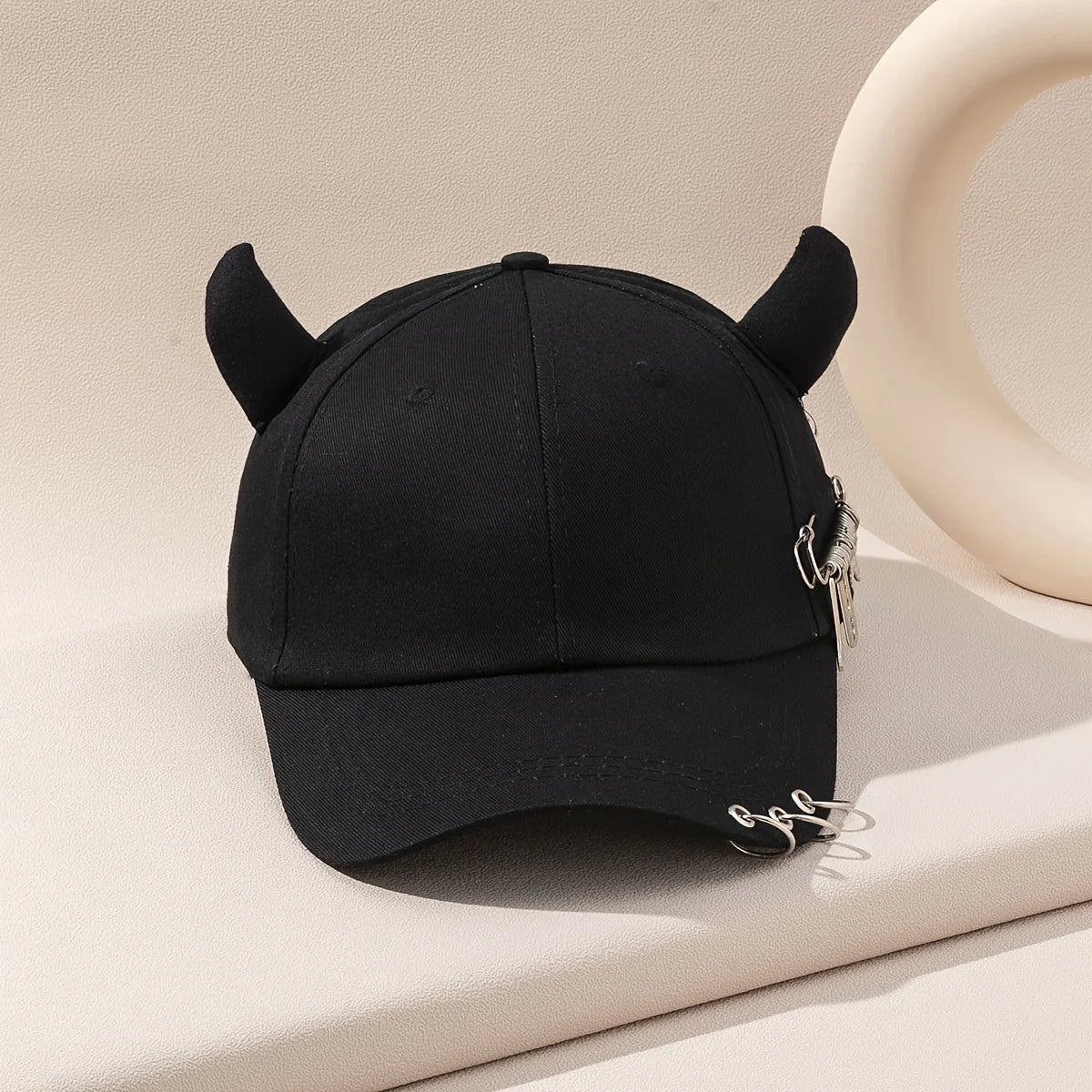 Personalized cow horn iron ring baseball cap versatile student curved brim duckbill cap for men and women street hip-hop