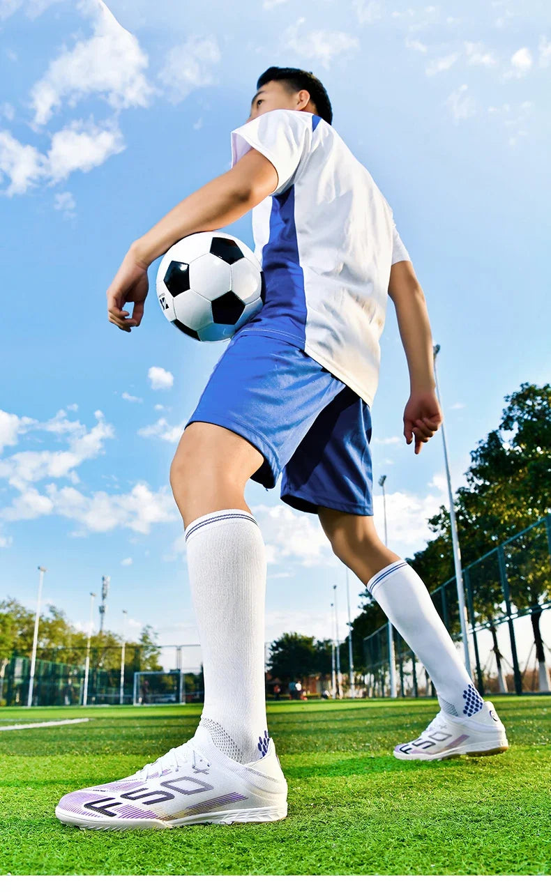 Nouvelles chaussures de football pour hommes, chaussures de futsal d'intérieur antidérapantes, crampons de match de haute qualité, chaussures de football, baskets, chaussures montantes pour terrain gazonné et extérieur
