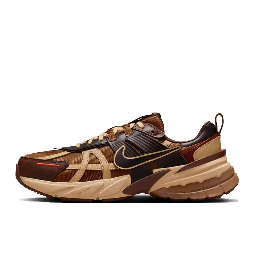 Nike V2K Run: Μαλακά, άνετα, αναπνεύσιμα παπούτσια τρεξίματος χαμηλού προφίλ, Unisex, Καφέ, HQ3445-222