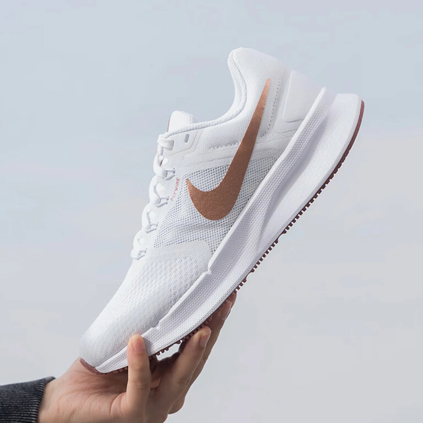 Оригинални дамски дишащи обувки за бягане Nike W Nike Run Swift 3 DR2698-105