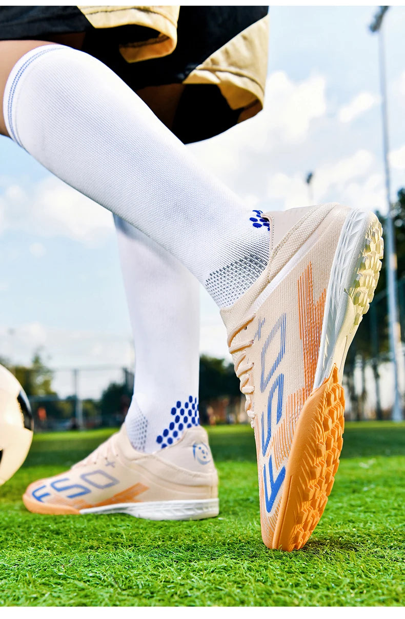 Nouvelles chaussures de football pour hommes, antidérapantes, pour futsal en salle, crampons pour terrain gazonné, baskets de haute qualité, modèle haut de gamme, très vendues, pour l'extérieur