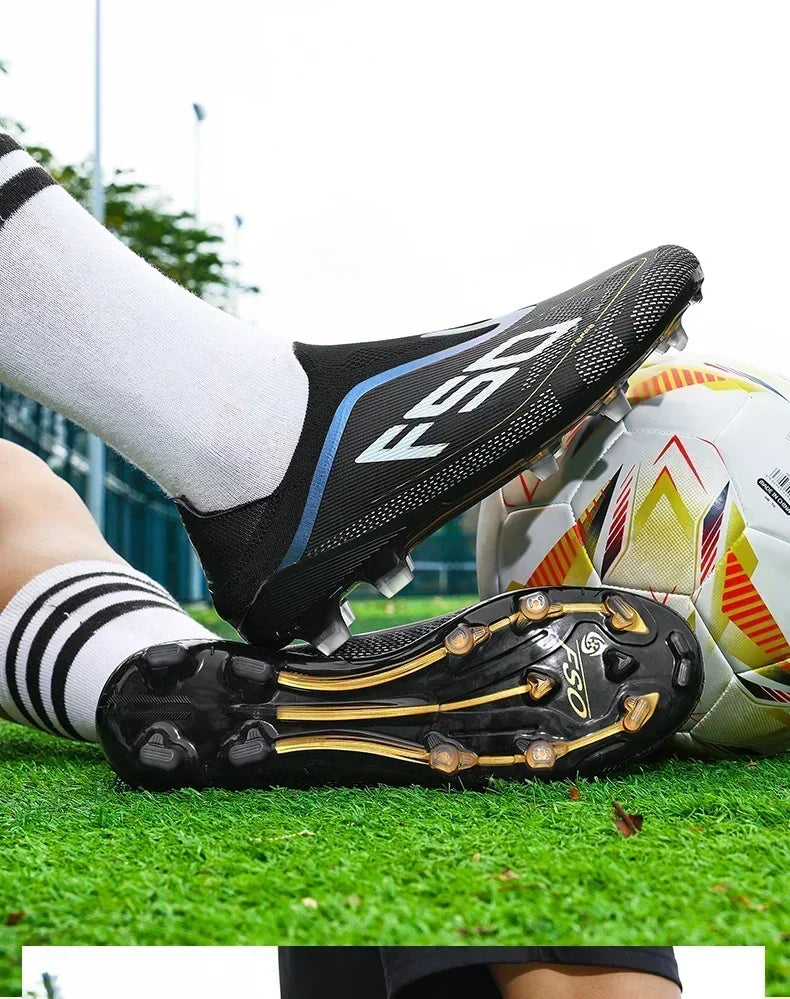 Nouvelles chaussures de football pour hommes, modèle tendance, de haute qualité, mi-hautes, légères, antidérapantes, crampons d'extérieur pour l'entraînement sur gazon.