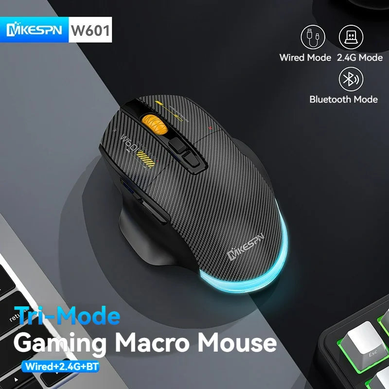 Mouse gaming tri-mode 12800DPI 2.4G Wireless Bluetooth cablato in fibra di carbonio, pulsante silenzioso, programmazione macro, 500mAh, 7 tasti