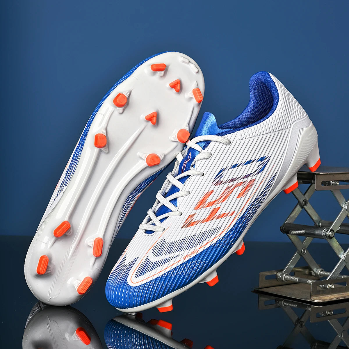 Chaussures de football respirantes pour hommes, chaussures de sport antidérapantes à longues crampons FG/AG pour l'extérieur et l'intérieur, un incontournable pour les fans