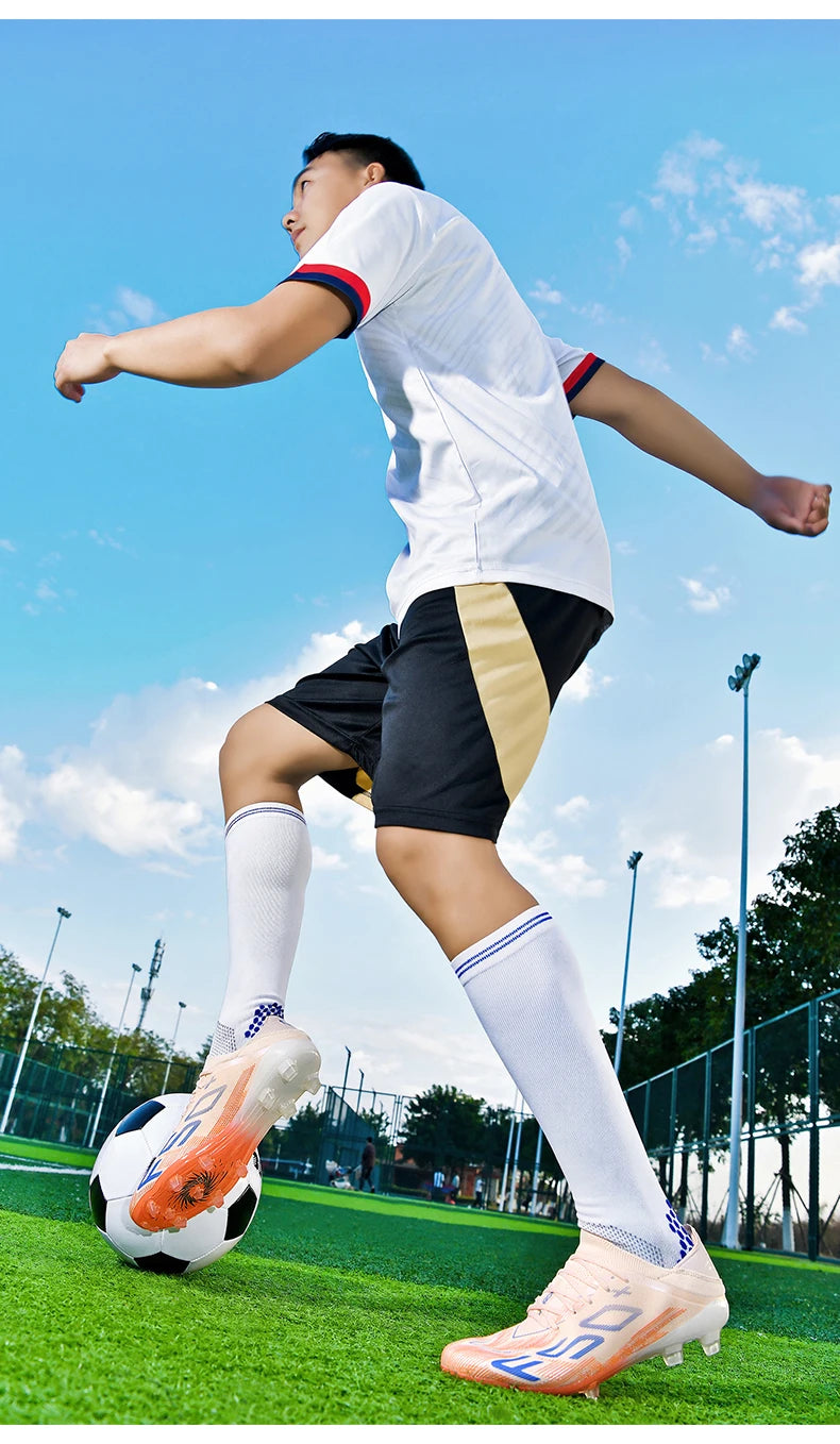 Nouvelles chaussures de football pour hommes, antidérapantes, pour futsal en salle, crampons pour terrain gazonné, baskets de haute qualité, modèle haut de gamme, très vendues, pour l'extérieur