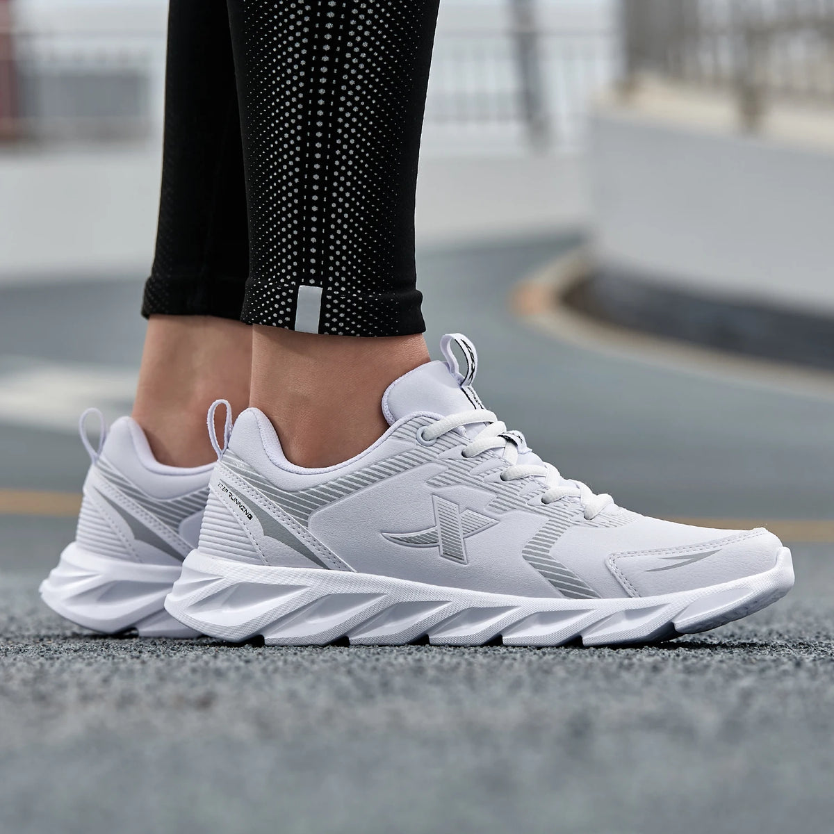 Pantofi de alergare Xtep, pantofi sport antiderapanti și moi pentru femei, cu parte superioară din piele, cu amortizare a șocurilor, adidași pentru femei 879318110073