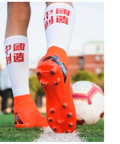 Crampons de Football pour hommes, bottes de Football, crampons d'entraînement, professionnels, résistants à l'usure, antidérapants, longues pointes TF/FG, rouge, nouveau