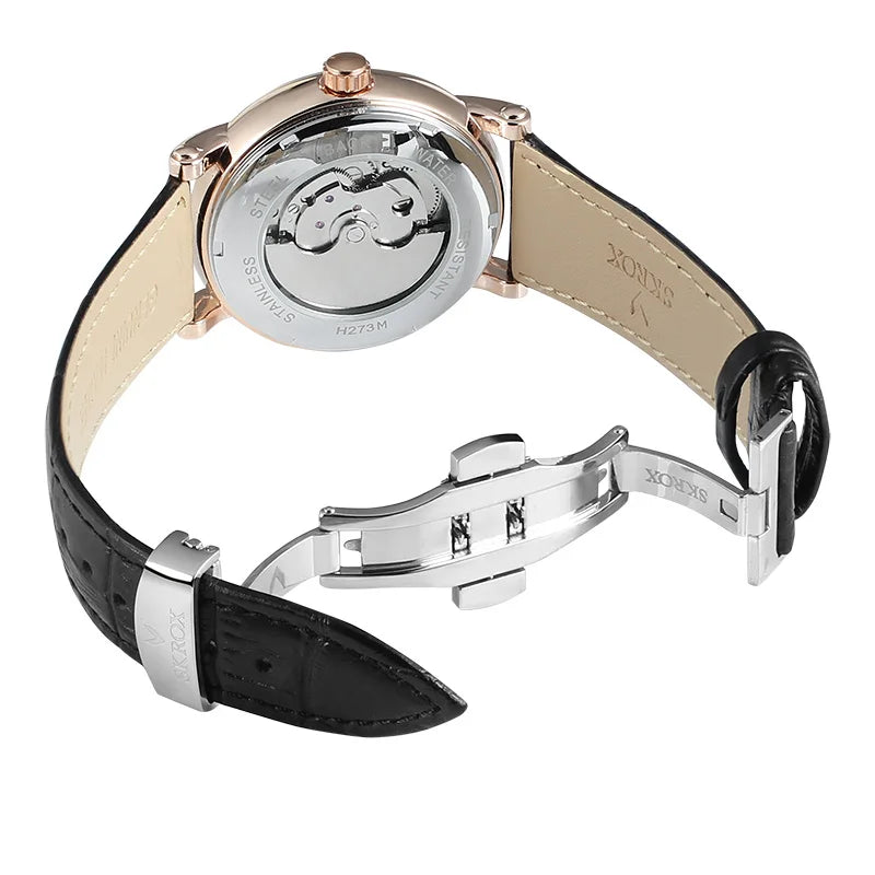 Luxus automatikus mechanikus férfi karóra, egy neves márka aláírásával, tourbillon-nal, holdfázis-kijelzővel és gyémántokkal díszítve – egy elegáns karóra.