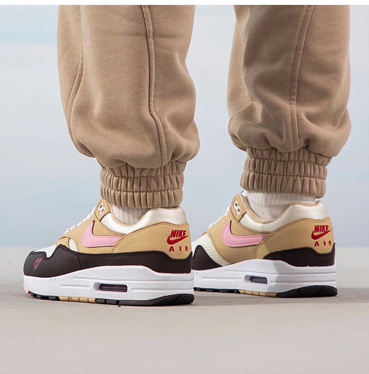Baskets Nike Air Max 1 87 officielles et authentiques pour femme, style minimaliste, sportif et décontracté, FZ4346-200