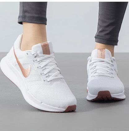 Оригинални дамски дишащи обувки за бягане Nike W Nike Run Swift 3 DR2698-105