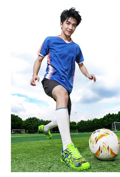 Chaussures de football pour étudiants, chaussures de sport, terrain de société, chaussures de football pour garçons, futsal, baskets rapides d'intérieur, crampons originaux pour la cheville, chaussures de football