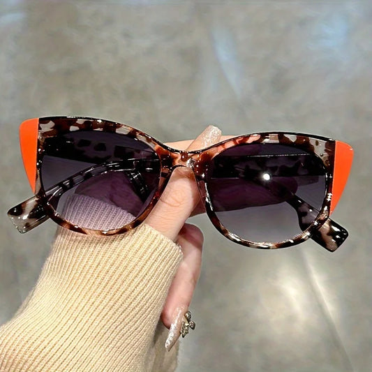 New Glossy Red Black Color-Block Gradient Cat-Eye Sunglasses Chic Women's Glasses with Anti-Glare Lenses for Fashionable Travel
