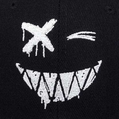 „Hip Hop“ vyriškos kepurės. Individualizuotos siuvinėtos beisbolo kepurės. Reguliuojamos medvilninės „snapback“ kepurės. Pavasario ir vasaros lauko kepurės nuo saulės. Laisvalaikio kepurės