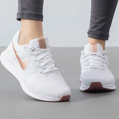 Оригинални дамски дишащи обувки за бягане Nike W Nike Run Swift 3 DR2698-105