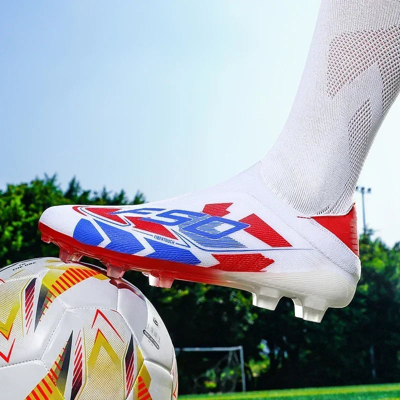 Nouvelles chaussures de football pour hommes, modèle tendance, de haute qualité, mi-hautes, légères, antidérapantes, crampons d'extérieur pour l'entraînement sur gazon.