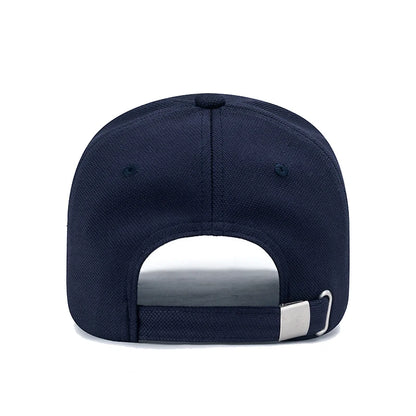Modna czapka z daszkiem unisex w stylu baseballowym dla mężczyzn i kobiet, wykonana z tkaniny z motywem ananasa, z napisem „CLASSIC” i haftem złotą nicią, w stylu casualowo-sportowym