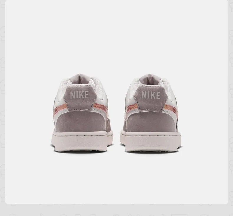 W NIKE COURT VISION LO LX IU7630-200, baskets basses pour femmes, chaussures décontractées en cuir gris et blanc avec semelle en caoutchouc bordeaux et logo Swoosh.