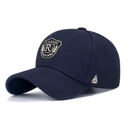 Modna czapka z daszkiem unisex w stylu baseballowym dla mężczyzn i kobiet, wykonana z tkaniny z motywem ananasa, z napisem „CLASSIC” i haftem złotą nicią, w stylu casualowo-sportowym