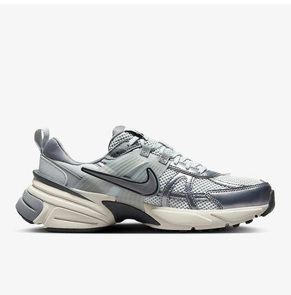 Nike Original V2K Run Damen-Low-Cut-Freizeitschuhe im Retro-Sportstil FD0736-003