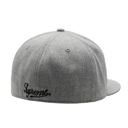 Siuvinėta, visiškai uždara, prigludusi kepurė „New York“, dydis „Trucker“, „Bboy“, vyrams, su snapback užsegimu, plokščiu snapeliu, „Era“