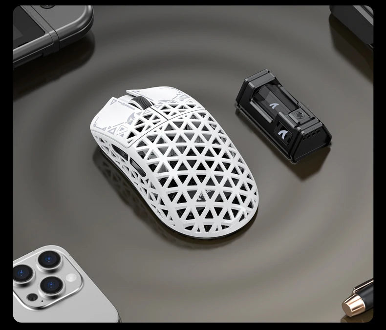ATTACK SHARK R5 Ultra Carbon Fiber brezžična gaming miška, gaming senzor PixArt PAW3950MAX, 42000DPI, 8000Hz, MCU Nordic 52840
