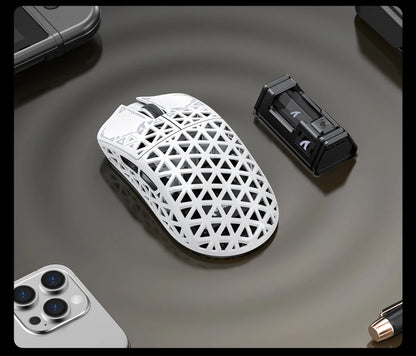 ATTACK SHARK R5 Ultra Carbon Fiber brezžična gaming miška, gaming senzor PixArt PAW3950MAX, 42000DPI, 8000Hz, MCU Nordic 52840