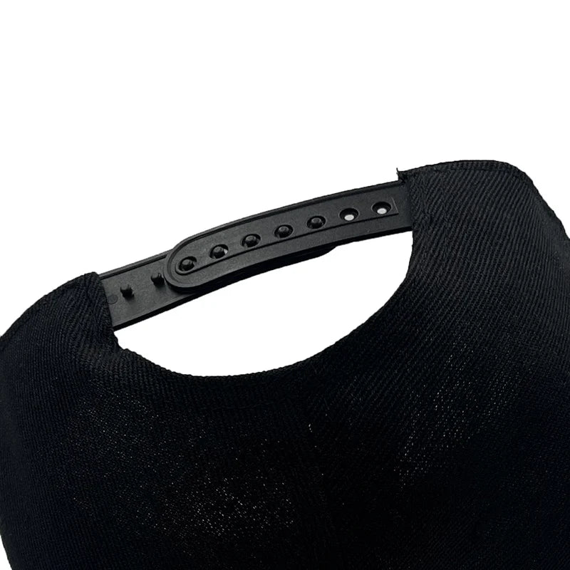 „Hip Hop“ vyriškos kepurės. Individualizuotos siuvinėtos beisbolo kepurės. Reguliuojamos medvilninės „snapback“ kepurės. Pavasario ir vasaros lauko kepurės nuo saulės. Laisvalaikio kepurės