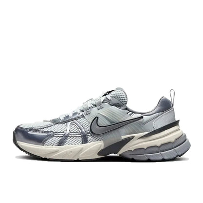 Nike V2K Run: Μαλακά, άνετα, αναπνεύσιμα παπούτσια τρεξίματος χαμηλού προφίλ, Unisex, Καφέ, HQ3445-222