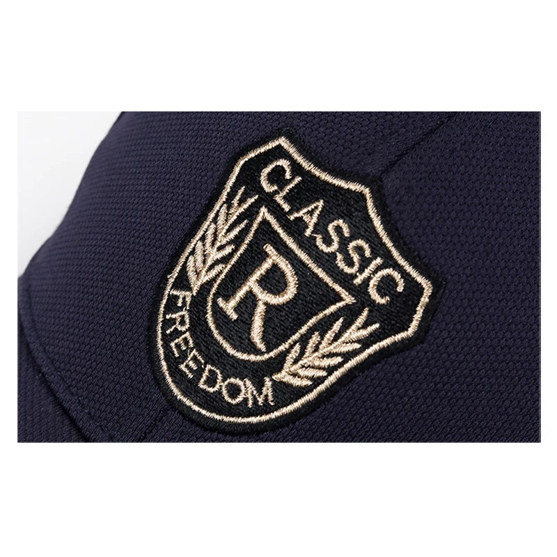 Modna czapka z daszkiem unisex w stylu baseballowym dla mężczyzn i kobiet, wykonana z tkaniny z motywem ananasa, z napisem „CLASSIC” i haftem złotą nicią, w stylu casualowo-sportowym