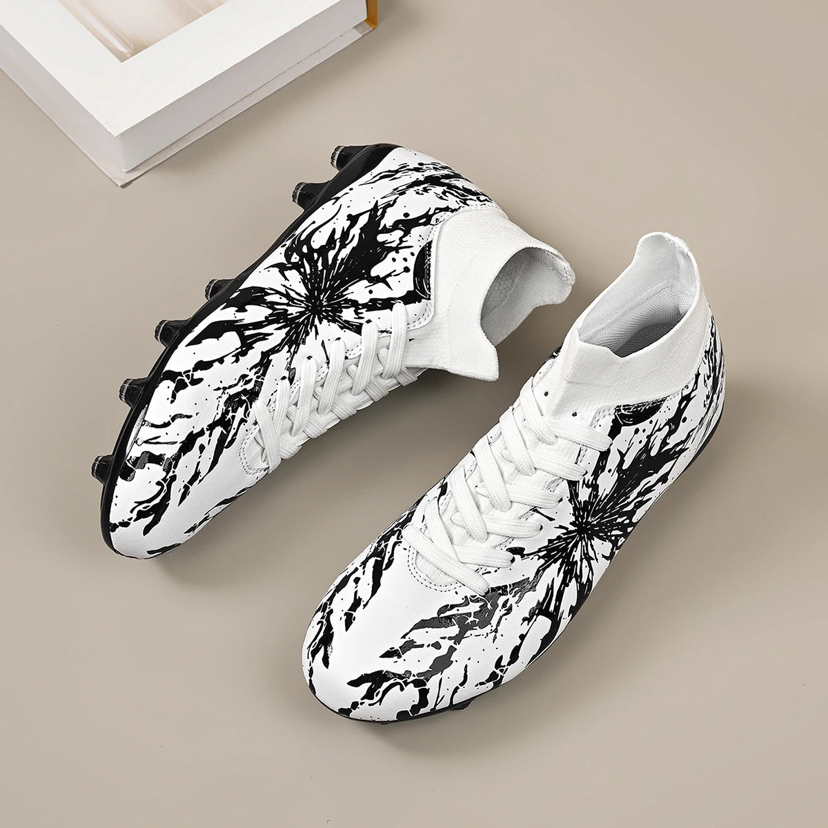Chaussures de football professionnelles AG/FG pour hommes et femmes, antidérapantes, avec crampons longs, confortables, en PU, pour terrain gazonné, compétition et entraînement