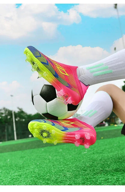 Nouvelles chaussures de football pour hommes, modèle tendance, de haute qualité, mi-hautes, légères, antidérapantes, crampons d'extérieur pour l'entraînement sur gazon.
