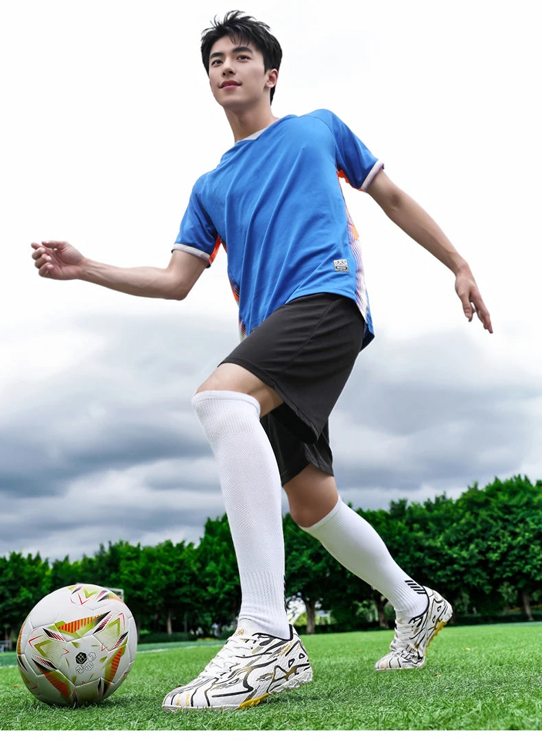 Chaussures de football à crampons longs et basses, chaussures de sport respirantes et antidérapantes pour hommes, chaussures de sport résistantes à l'usure pour l'entraînement sur gazon naturel