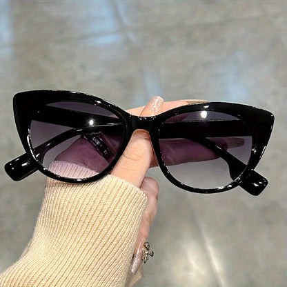 New Glossy Red Black Color-Block Gradient Cat-Eye Sunglasses Chic Women's Glasses with Anti-Glare Lenses for Fashionable Travel