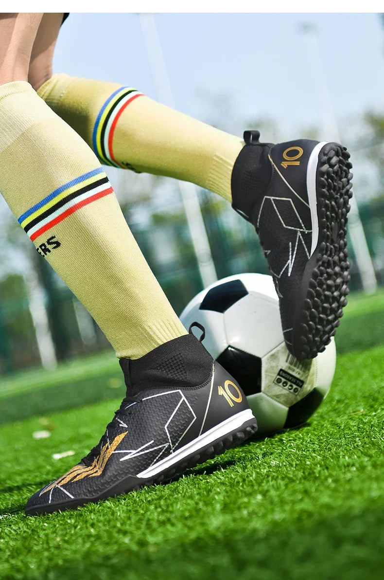 Nouvelles chaussures de football pour hommes, chaussures de sport antidérapantes ultralégères à haute cheville pour l'extérieur, chaussures de futsal antidérapantes pour l'intérieur, chaussures de football de haute qua