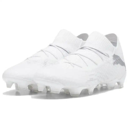 Baskets Puma Future 7 Ultimate FG AG, modèle blanc, couleur argentée, 107916-04.