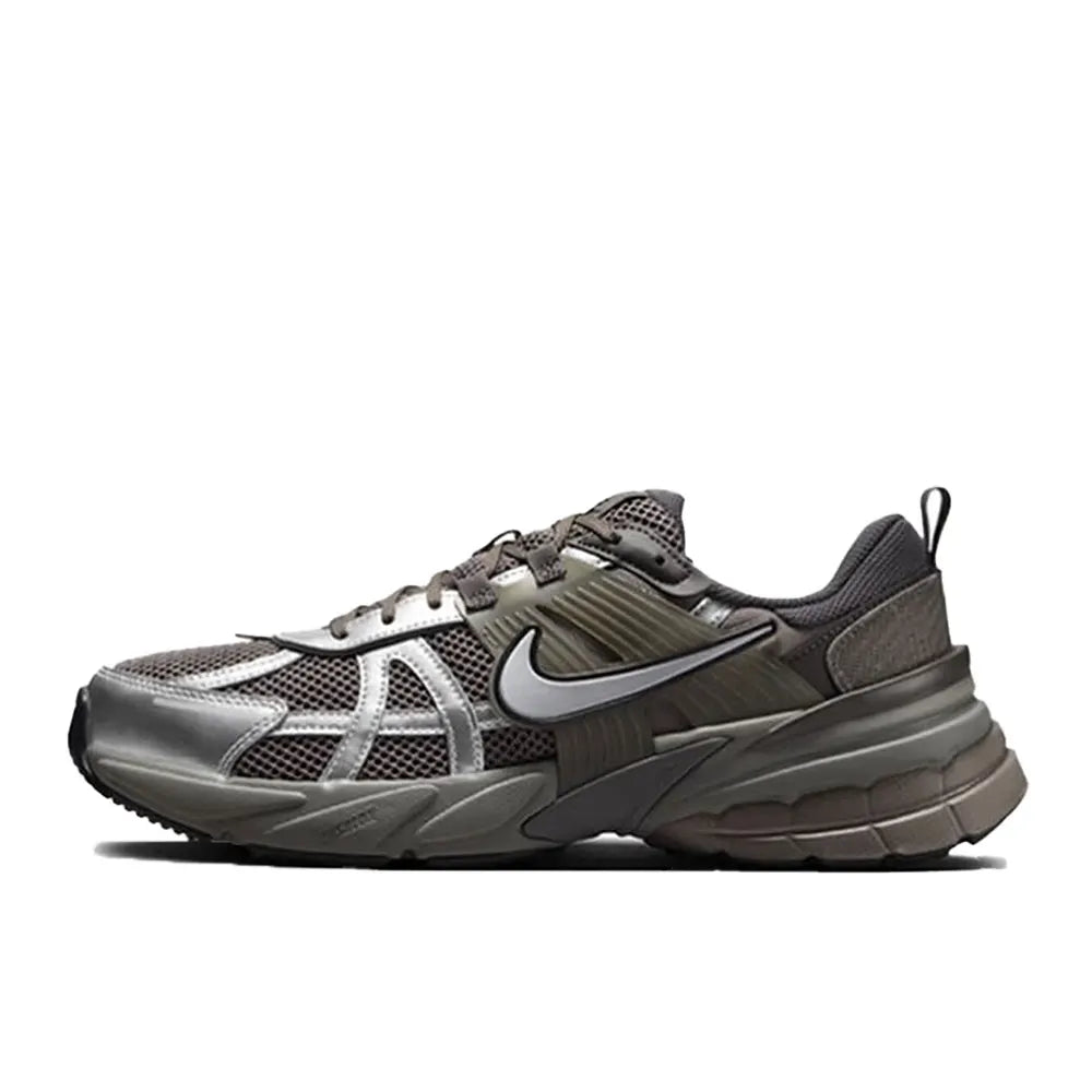 Nike V2K Run: Μαλακά, άνετα, αναπνεύσιμα παπούτσια τρεξίματος χαμηλού προφίλ, Unisex, Καφέ, HQ3445-222
