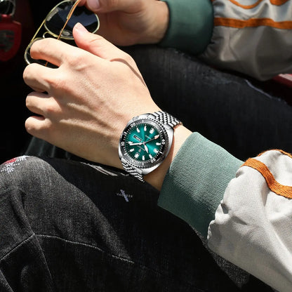 POEDAGAR luxury men’s watch, business style, with date and day of the week, water-resistant and luminous, made of stainless steel and powered by a quartz movement.